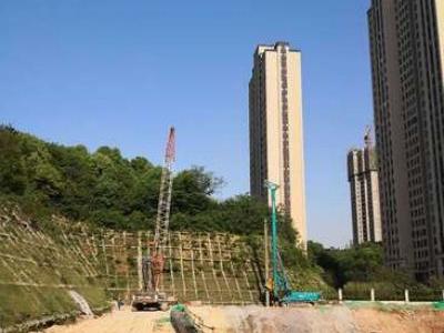 湖南金石基础工程有限公司,旋挖桩施工,预应力管桩施工,人工挖孔桩施工,冲孔桩施工,长螺旋灌注桩施工,基坑支护工程施工,锚杆锚索施工,冠梁、腰梁施工,地基强夯处理工程,厂房及道路地基强夯处理工程,高速公路地基强夯加固处理,物流园港口地坪地基强夯工程,各种综合市场（3—6房）房屋建筑地基基础处理,铁路（含高铁）路基加固工程,机场跑道地基加固处理工程