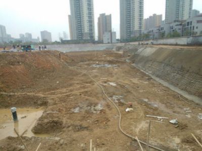 湖南金石基础工程有限公司,旋挖桩施工,预应力管桩施工,人工挖孔桩施工,冲孔桩施工,长螺旋灌注桩施工,基坑支护工程施工,锚杆锚索施工,冠梁、腰梁施工,地基强夯处理工程,厂房及道路地基强夯处理工程,高速公路地基强夯加固处理,物流园港口地坪地基强夯工程,各种综合市场（3—6房）房屋建筑地基基础处理,铁路（含高铁）路基加固工程,机场跑道地基加固处理工程