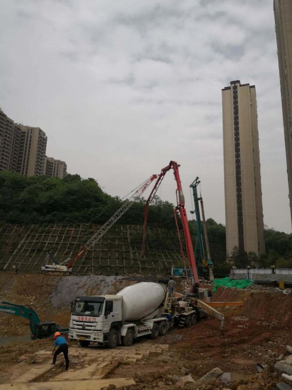 湖南金石基础工程有限公司,旋挖桩施工,预应力管桩施工,人工挖孔桩施工,冲孔桩施工,长螺旋灌注桩施工,基坑支护工程施工,锚杆锚索施工,冠梁、腰梁施工,地基强夯处理工程,厂房及道路地基强夯处理工程,高速公路地基强夯加固处理,物流园港口地坪地基强夯工程,各种综合市场（3—6房）房屋建筑地基基础处理,铁路（含高铁）路基加固工程,机场跑道地基加固处理工程